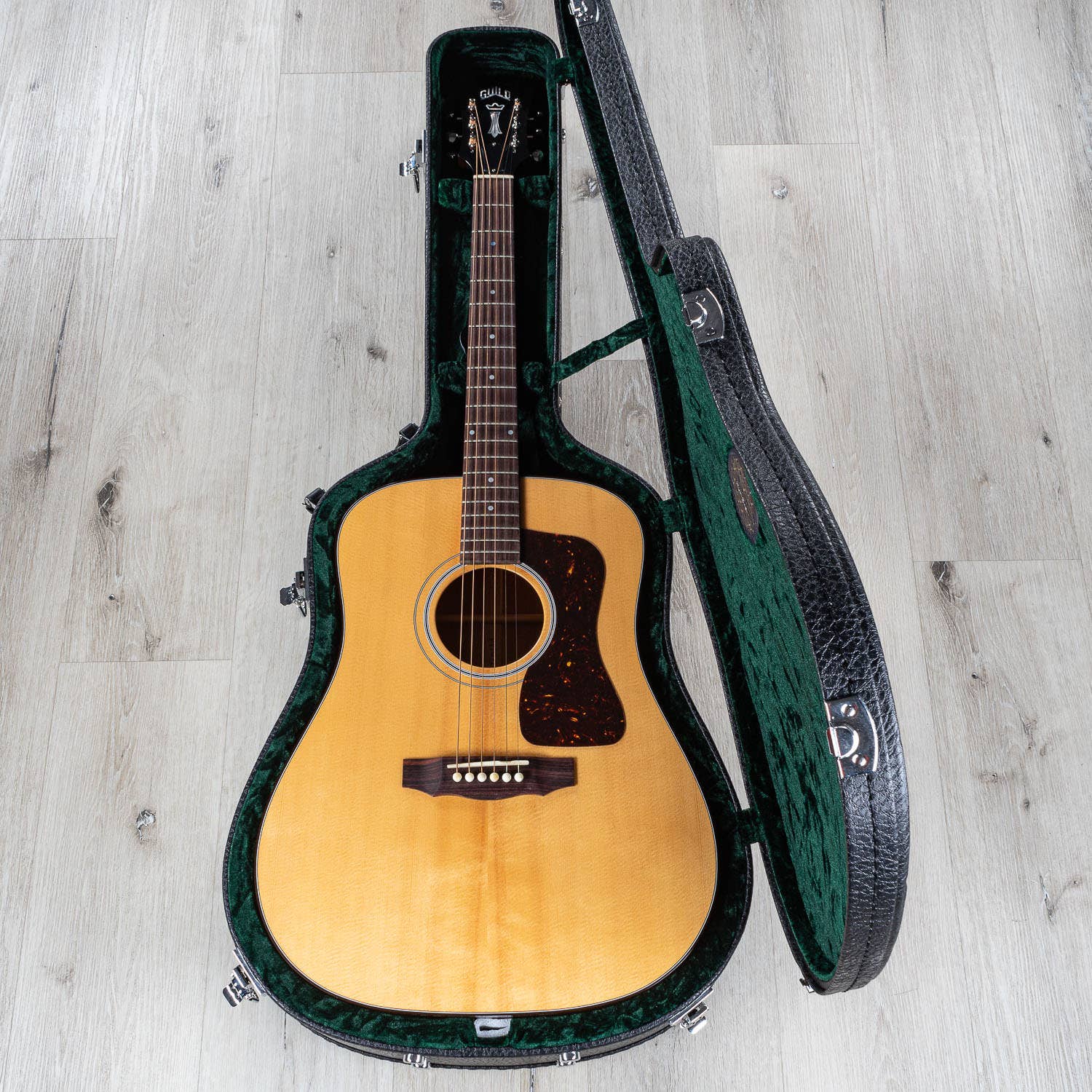 Guild D-40 Traditional Dreadnought Acoustic Guitar, Solid Sitka Spruce Top (B-STOCK)