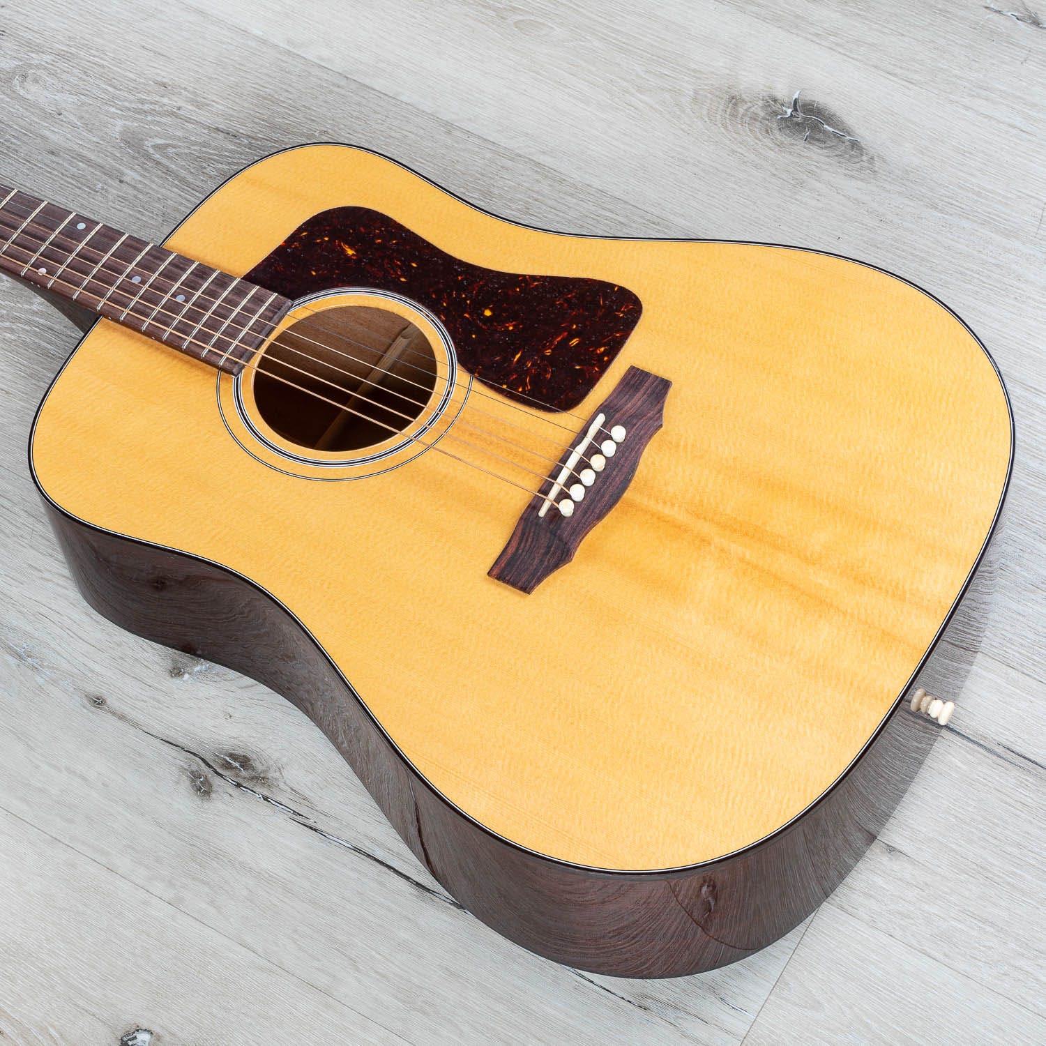 Guild D-40 Traditional Dreadnought Acoustic Guitar, Solid Sitka Spruce Top (B-STOCK)