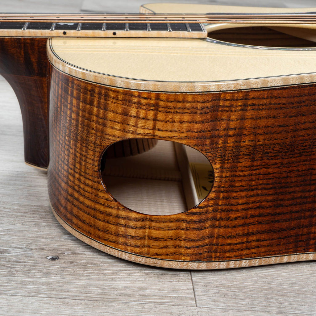 Eastman AC622CE Acoustic Electric Guitar, Ebony board, Solid European Spruce Top