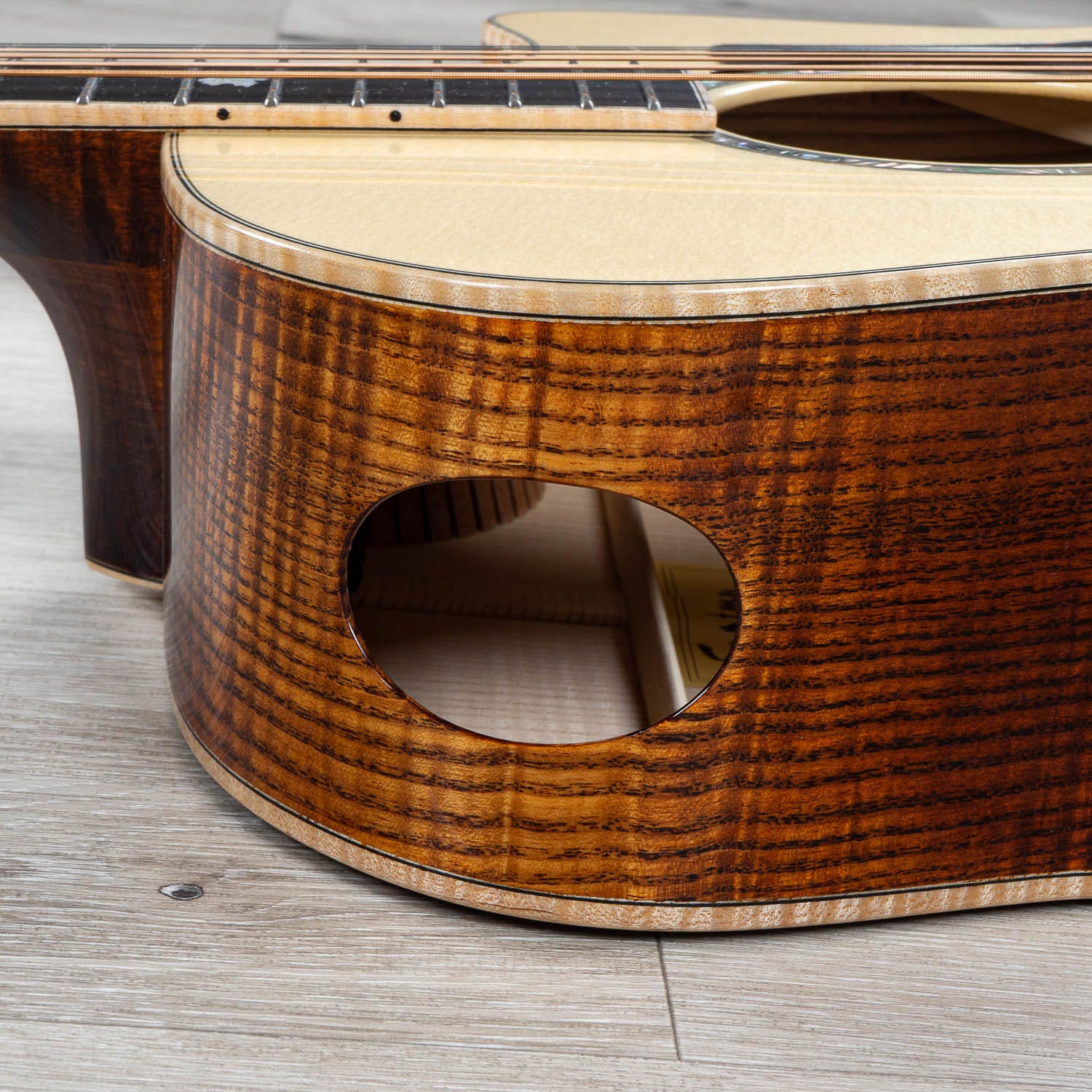Eastman AC622CE Acoustic Electric Guitar, Ebony board, Solid European Spruce Top