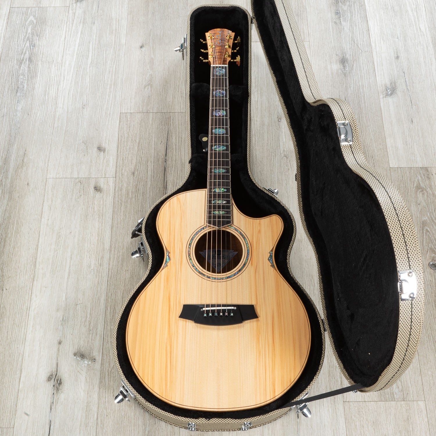 Cole Clark AN Grand Auditorium AN3EC-BB Acoustic-Electric Guitar, Blackwood Back & Sides, Bunya Top