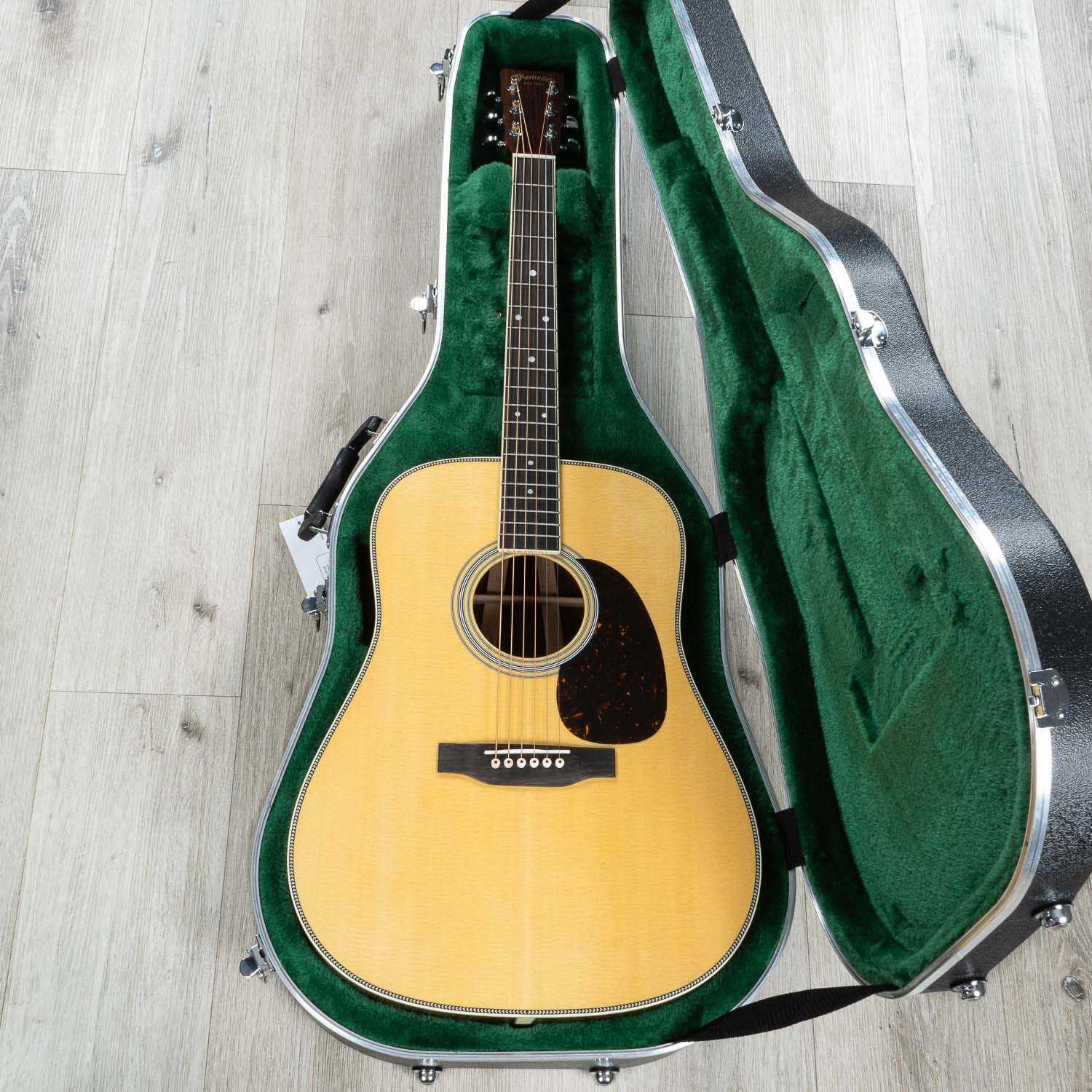 Martin Standard Series HD-35 Dreadnought Acoustic Guitar, Rosewood Back & Sides, Spruce Aging Toner
