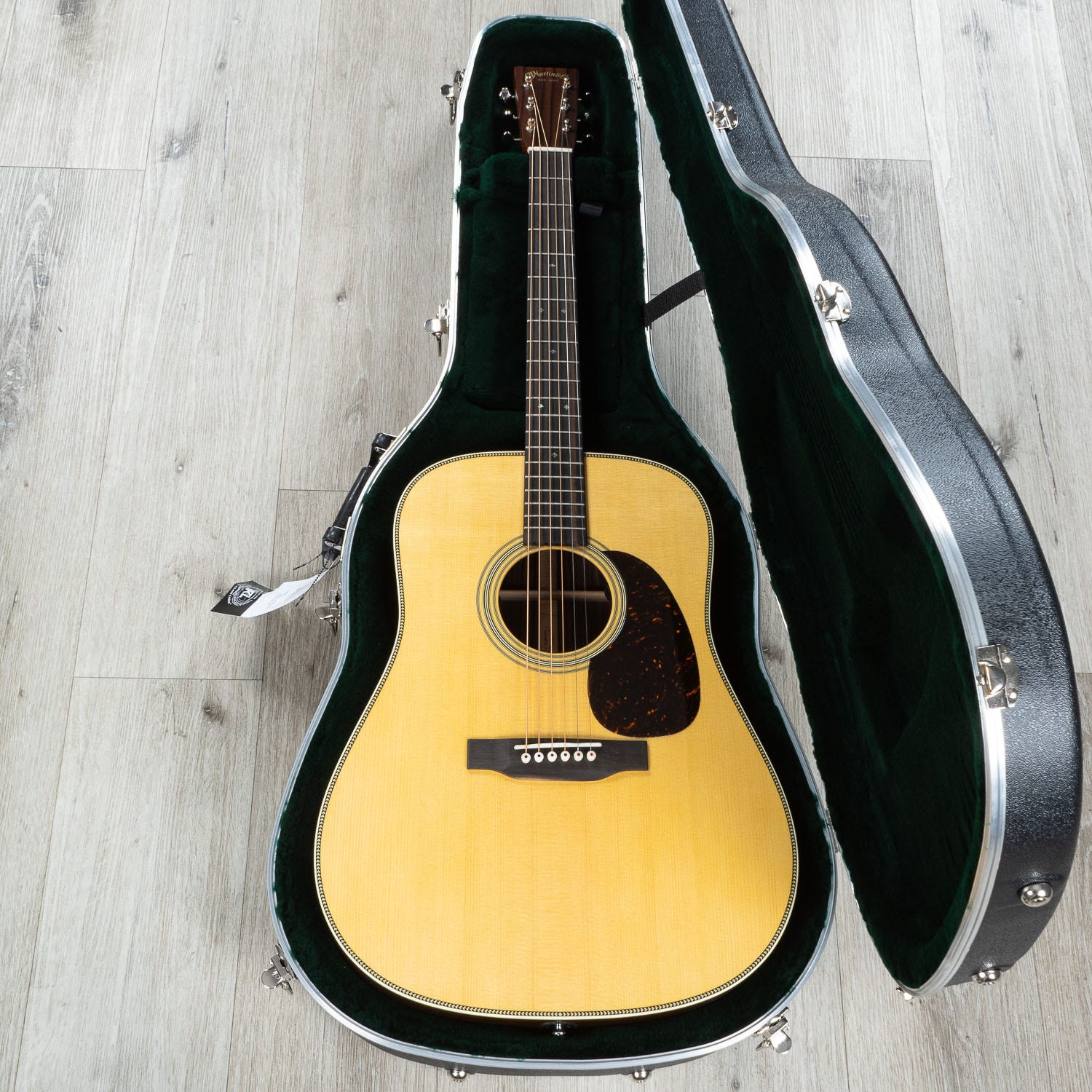 Martin Standard Series HD-28E Dreadnought Acoustic-Electric Guitar, Rosewood Back & Sides, Spruce Aging Toner