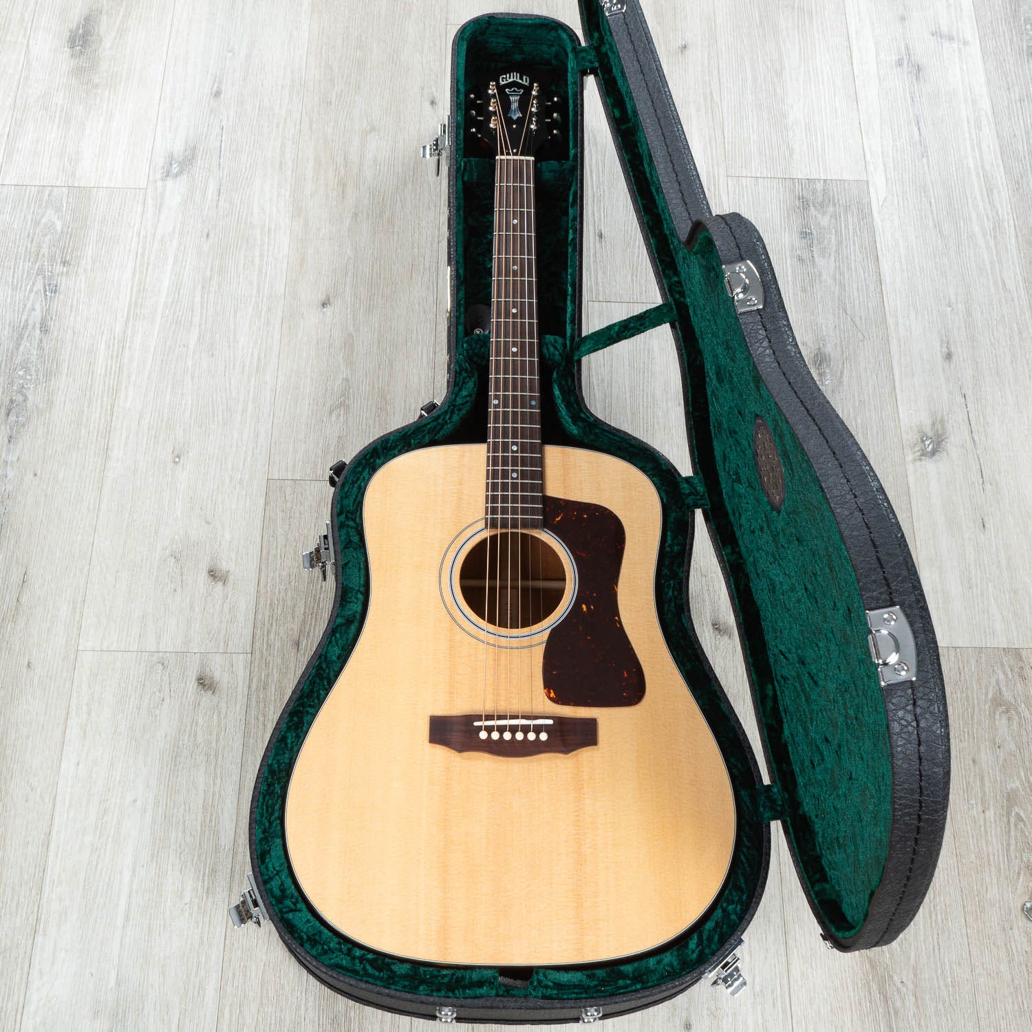 Guild D-40 Traditional Dreadnought Acoustic Guitar, Mahogany Back & Sides, Sitka Spruce Natural