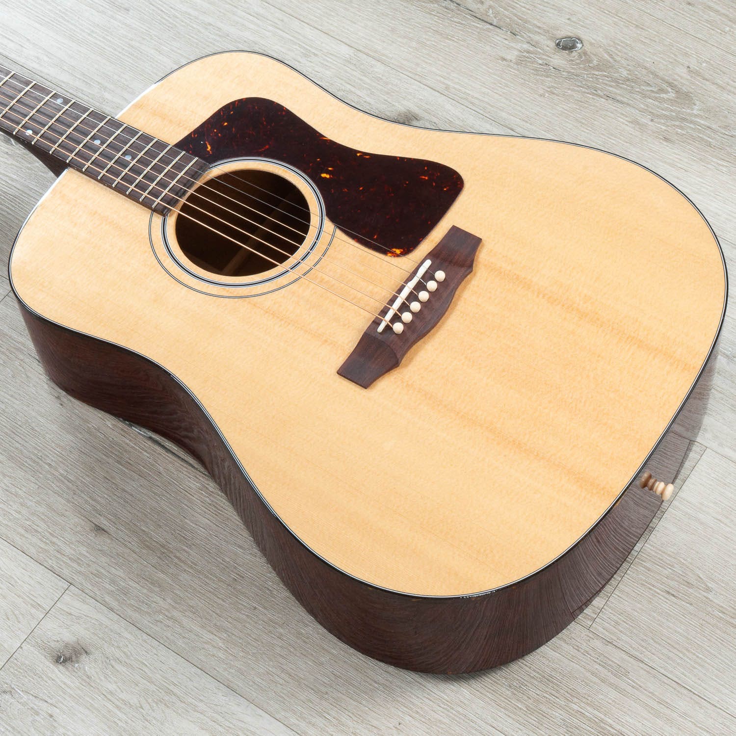 Guild D-40 Traditional Dreadnought Acoustic Guitar, Mahogany Back & Sides, Sitka Spruce Natural