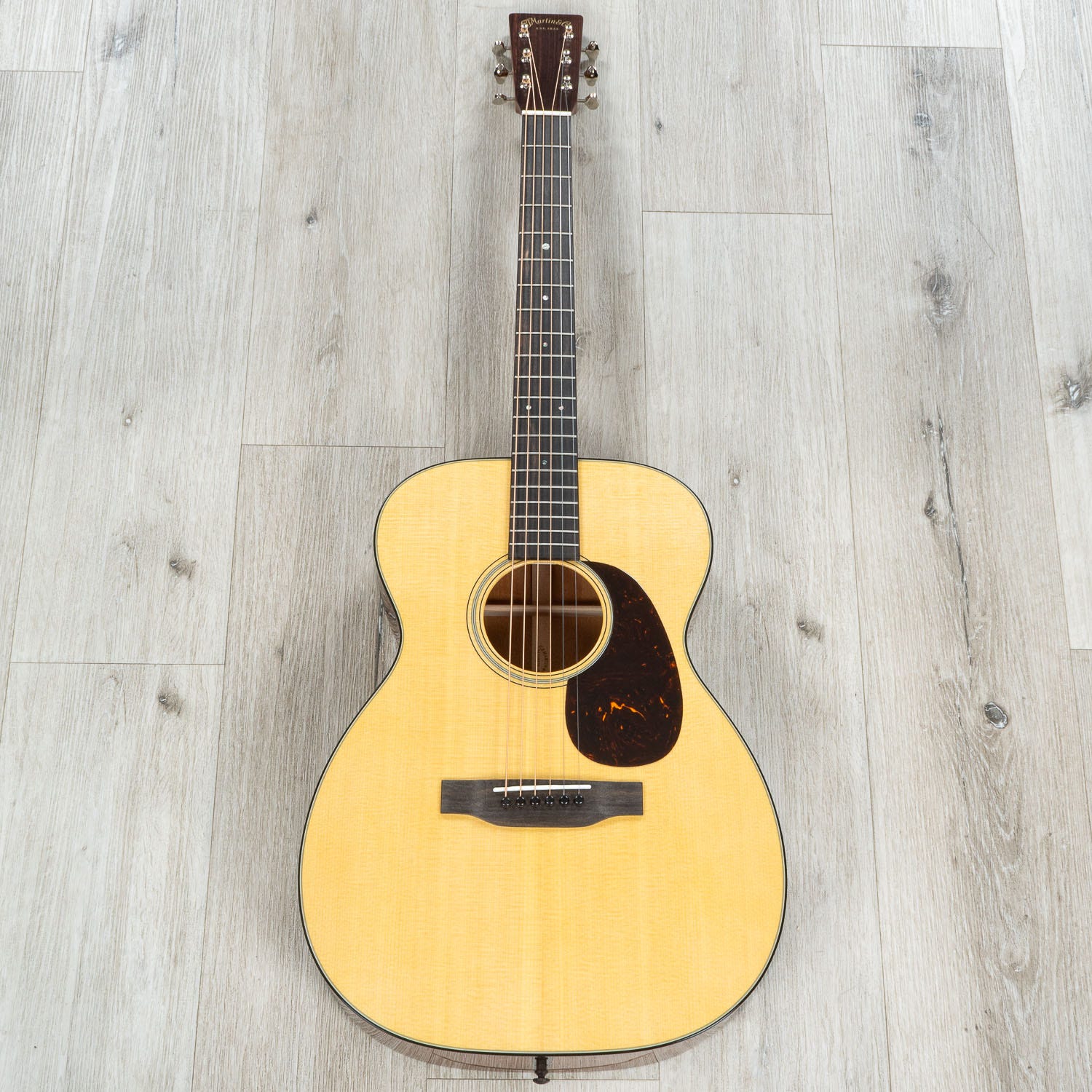 Martin Standard Series 00-18 Grand Concert Acoustic Guitar, Mahogany Back & Side, Spruce Aging Toner