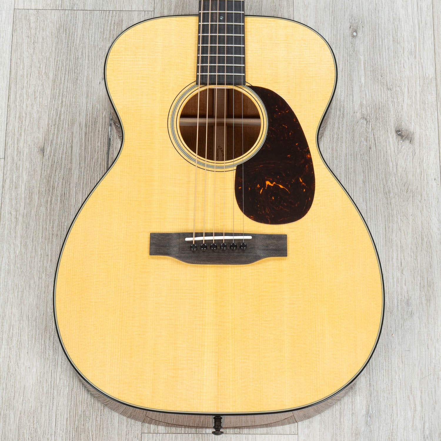 Martin Standard Series 00-18 Grand Concert Acoustic Guitar, Mahogany Back & Side, Spruce Aging Toner