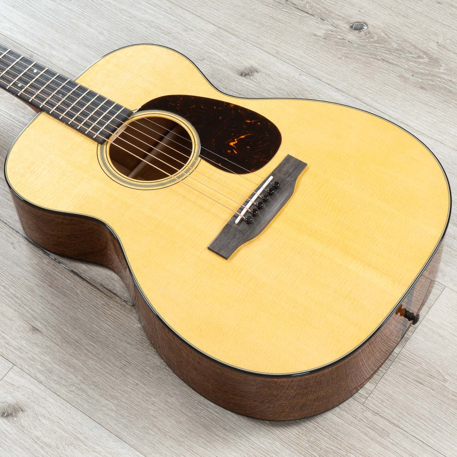 Martin Standard Series 00-18 Grand Concert Acoustic Guitar, Mahogany Back & Side, Spruce Aging Toner