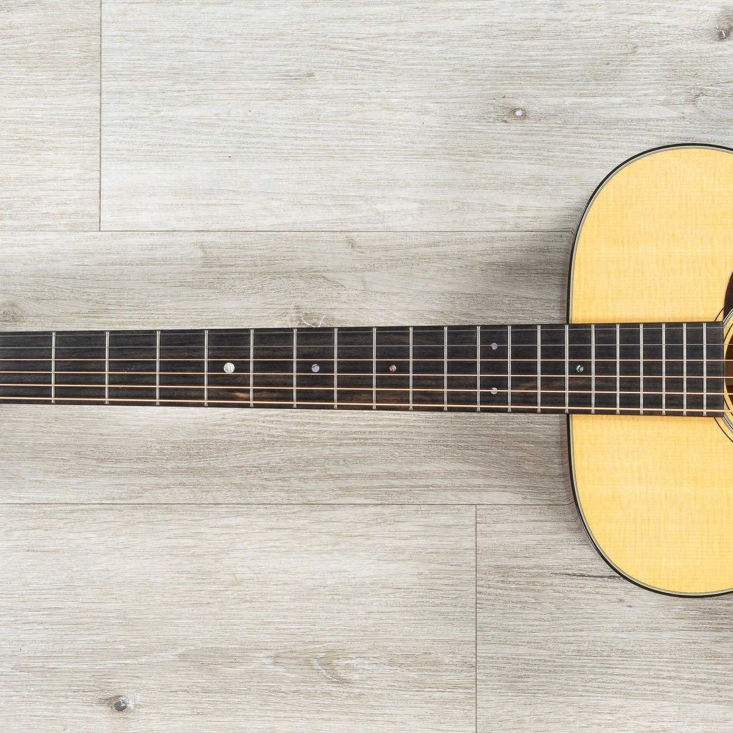 Martin Standard Series 00-18 Grand Concert Acoustic Guitar, Mahogany Back & Side, Spruce Aging Toner