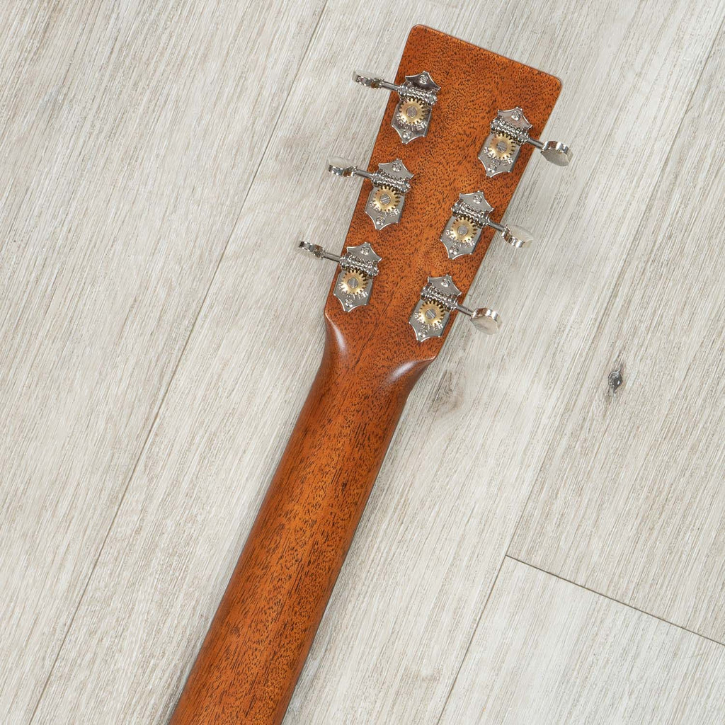 Martin Standard Series 00-18 Grand Concert Acoustic Guitar, Mahogany Back & Side, Spruce Aging Toner