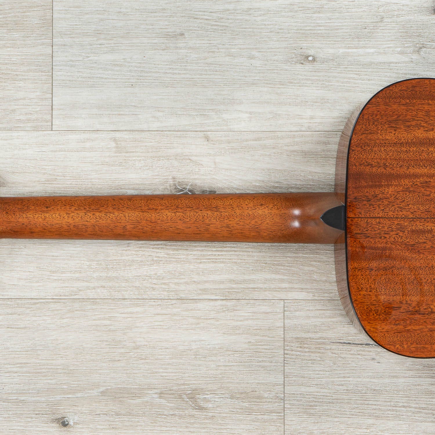 Martin Standard Series 00-18 Grand Concert Acoustic Guitar, Mahogany Back & Side, Spruce Aging Toner