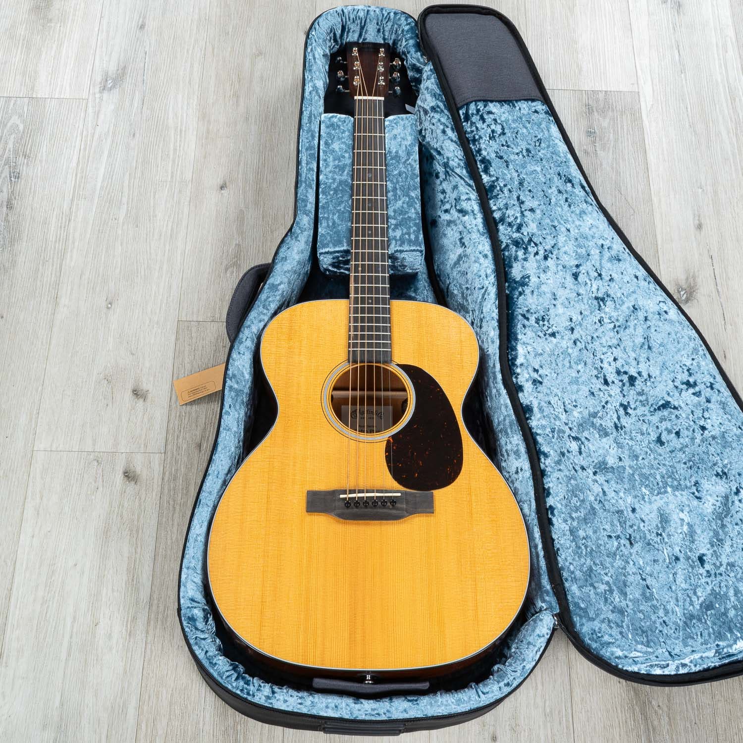 Martin Road Series 000E Retro Plus Mahogany Acoustic-Electric Guitar, Torrefied Spruce Aging Toner