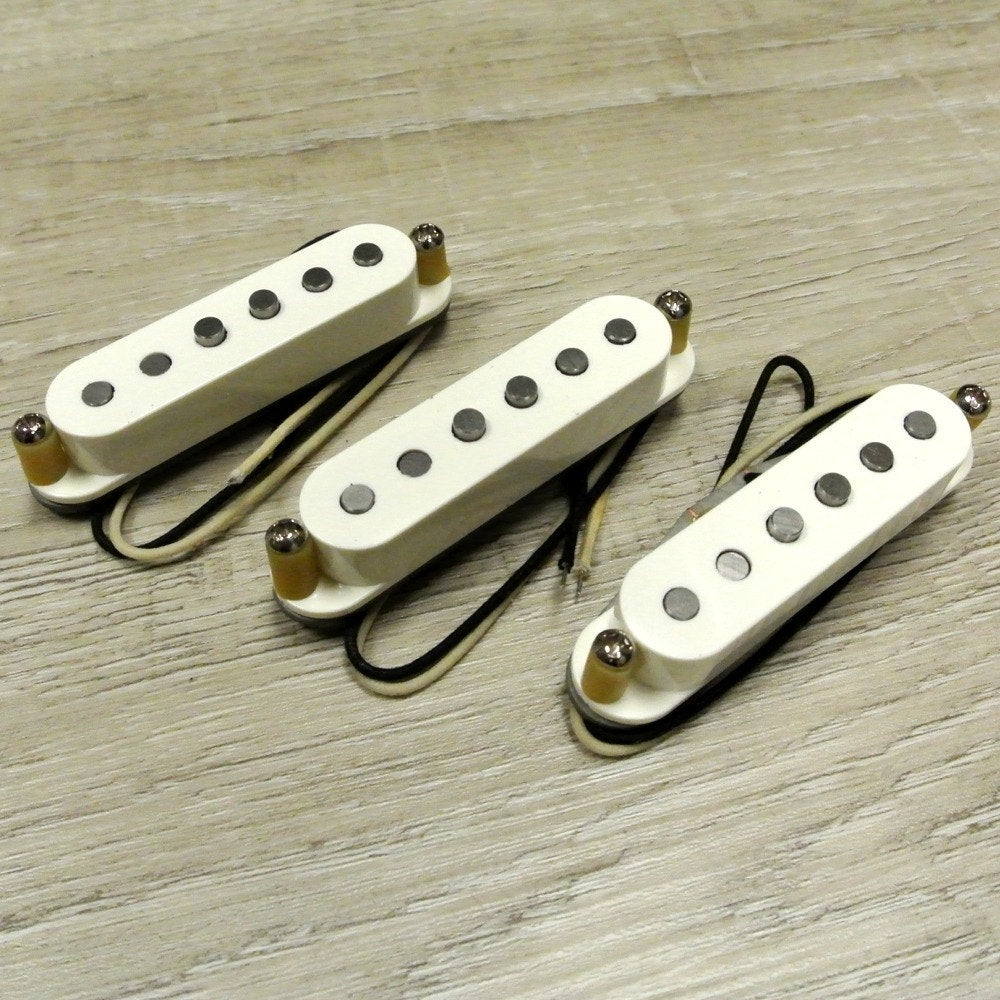 Bare Knuckle Trilogy Suite 6-String Single Coil Strat Pickup Set, Vintage Stagger, RW/RP, Parchment Covers