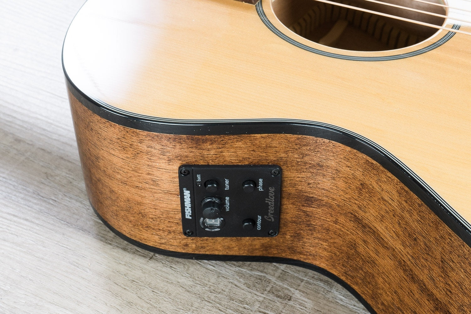 Breedlove Discovery Concert CE Acoustic-Electric Guitar, Sitka Spruce - Mahogany (Open Box)