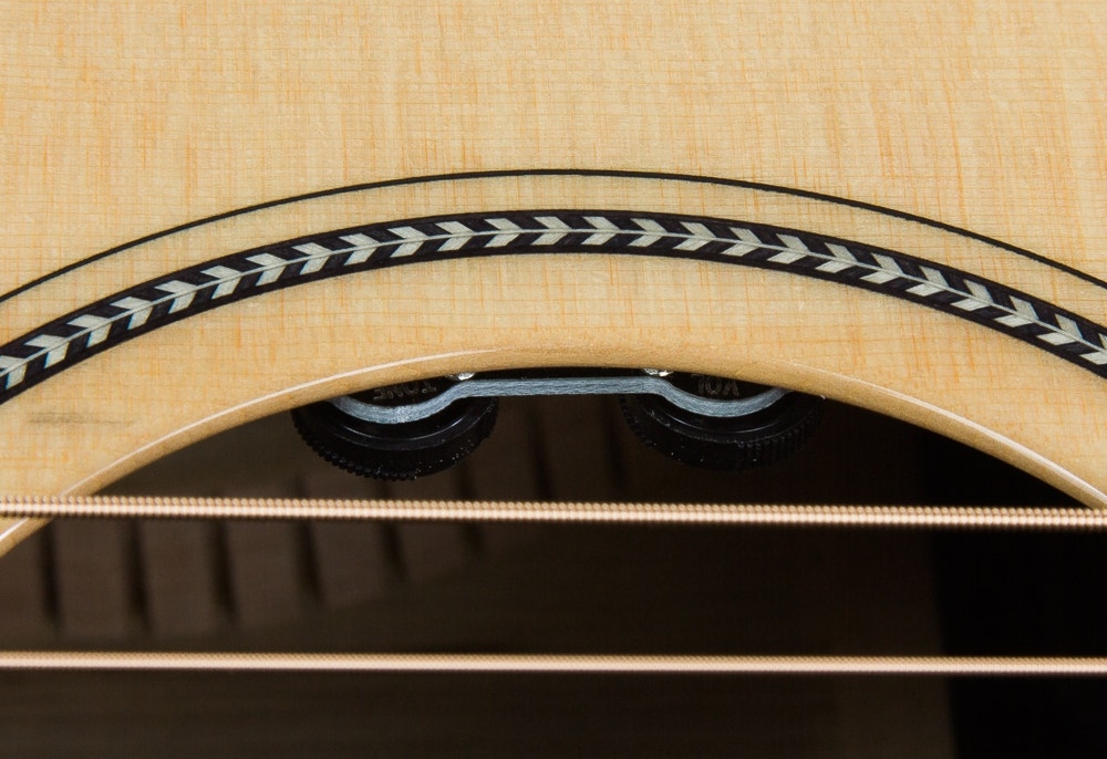 Breedlove Oregon Concerto E Acoustic-Electric Guitar, Myrtlewood, Hard Case - Natural Gloss (Open Box)