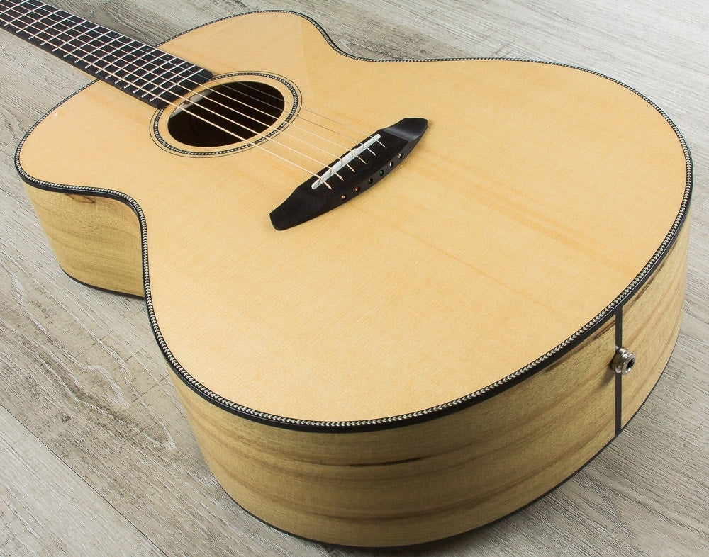 Breedlove Oregon Concerto E Acoustic-Electric Guitar, Myrtlewood, Hard Case - Natural Gloss (Open Box)