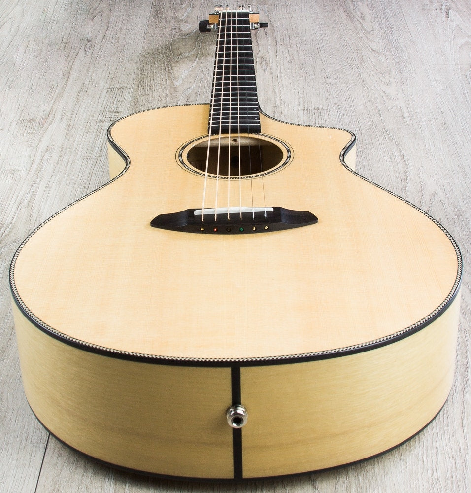 Breedlove Oregon Concert CE Acoustic-Electric Guitar, Sitka Spruce Myrtlewood, Hard Case - Gloss Natural (Open Box)