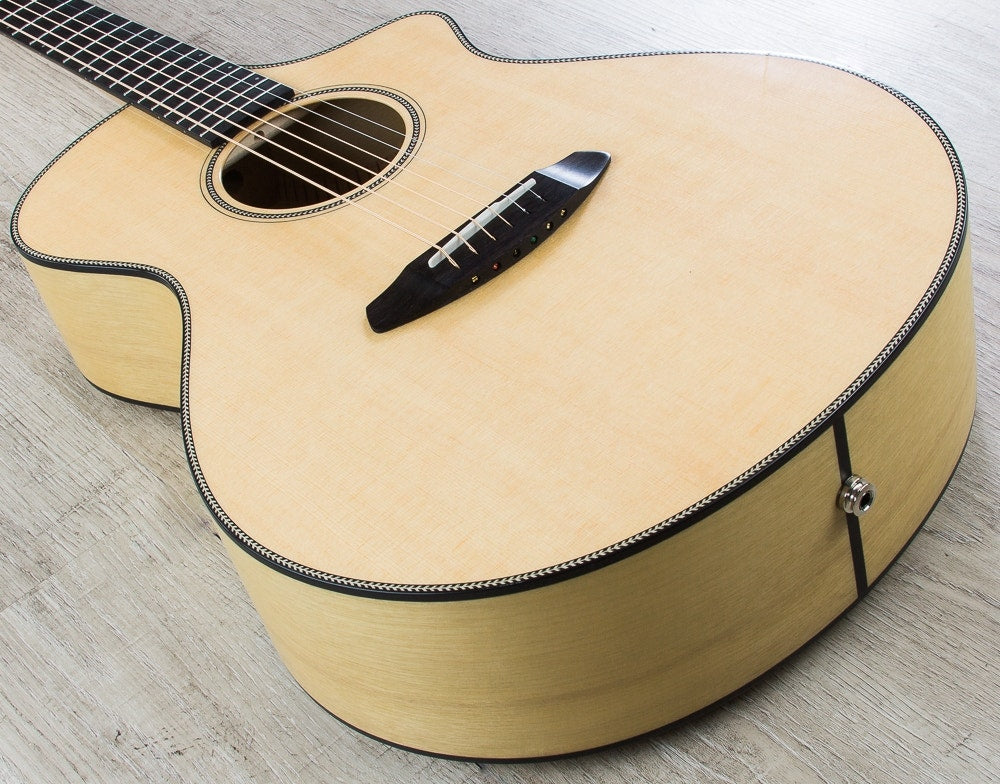 Breedlove Oregon Concert CE Acoustic-Electric Guitar, Sitka Spruce Myrtlewood, Hard Case - Gloss Natural (Open Box)