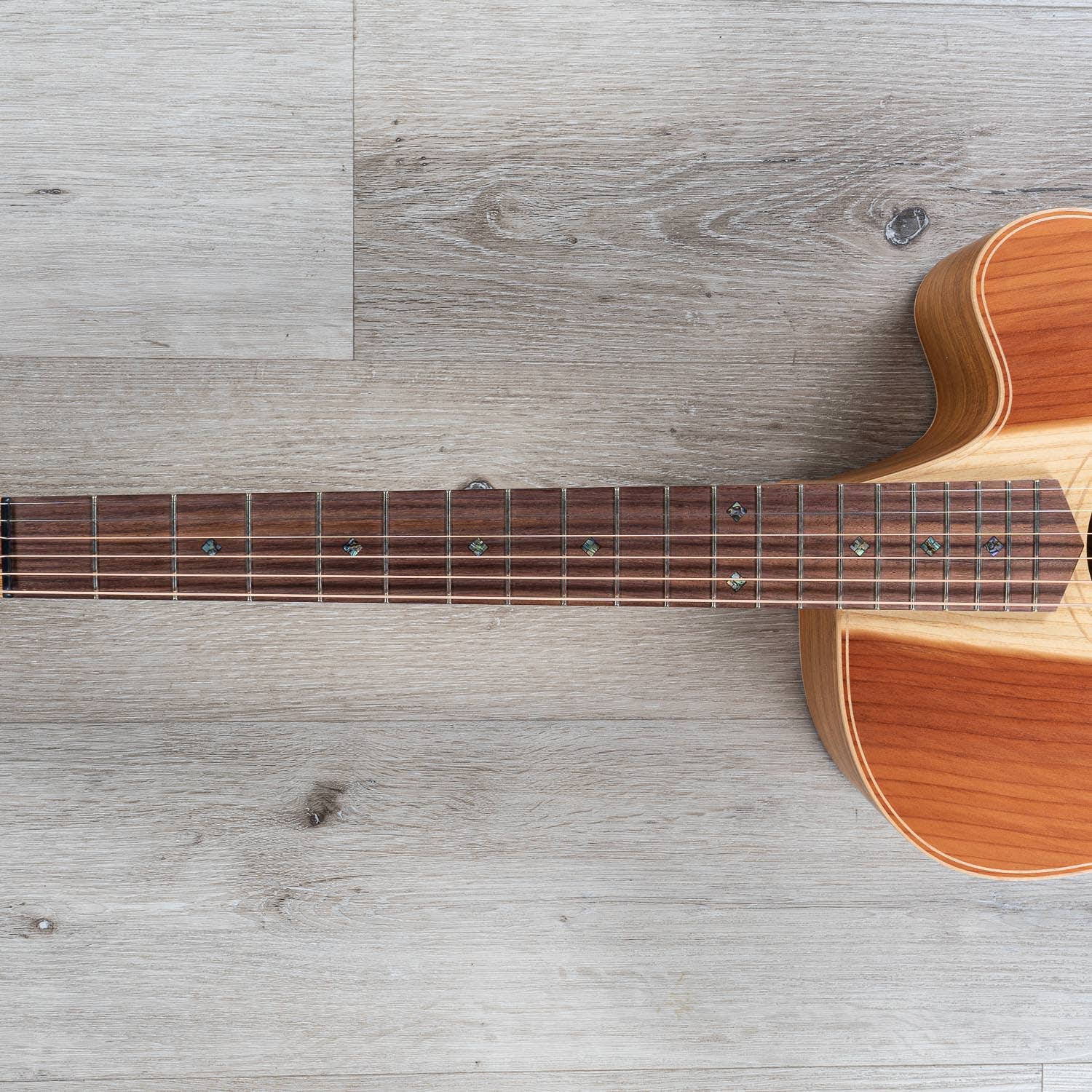 Cole Clark CCFL2EC-RDBLR Fat Lady 2 Acoustic Electric Guitar, Rosewood Fretboard, Redwood Top (B-STOCK)
