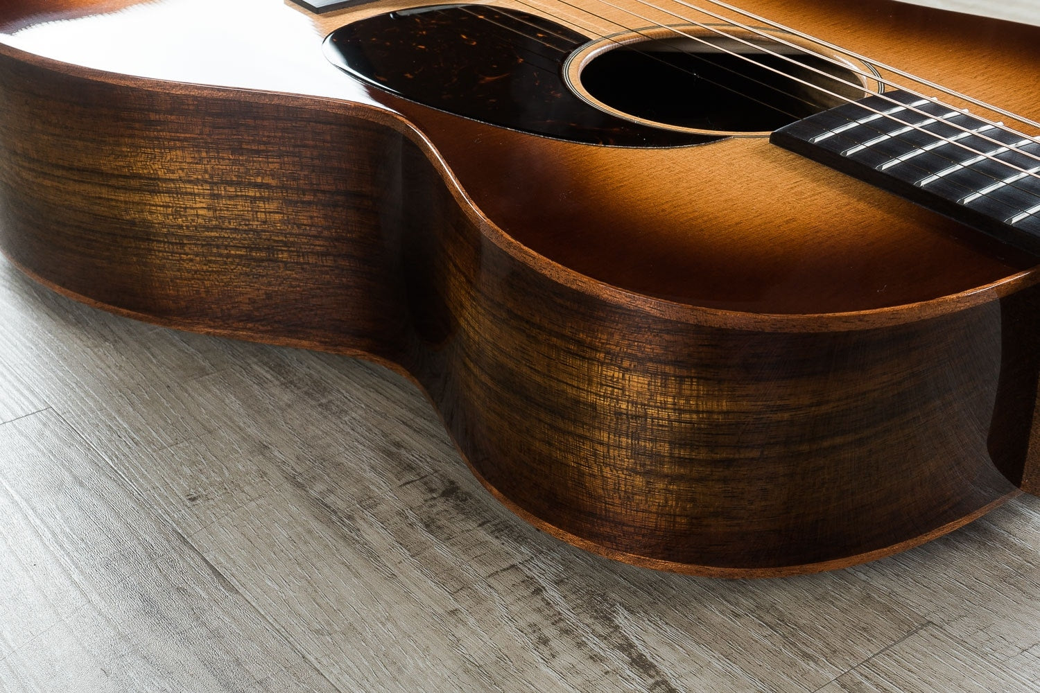 Martin Custom Edition 00 Acoustic Guitar, Ovangkol Back/Sides, African Blackwood Fretboard, Hard Case - Custom Sunburst Finish