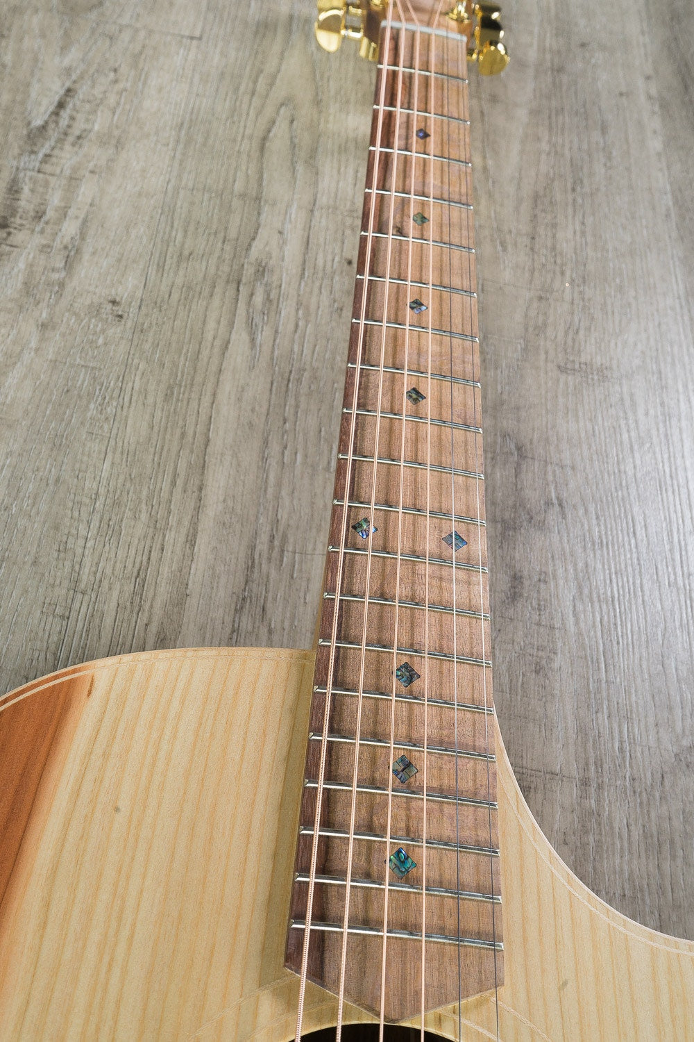 Cole Clark Angel 2 Series Auditorium AN2EC-RDBL Acoustic-Electric Guitar, Redwood Top (E-STOCK)