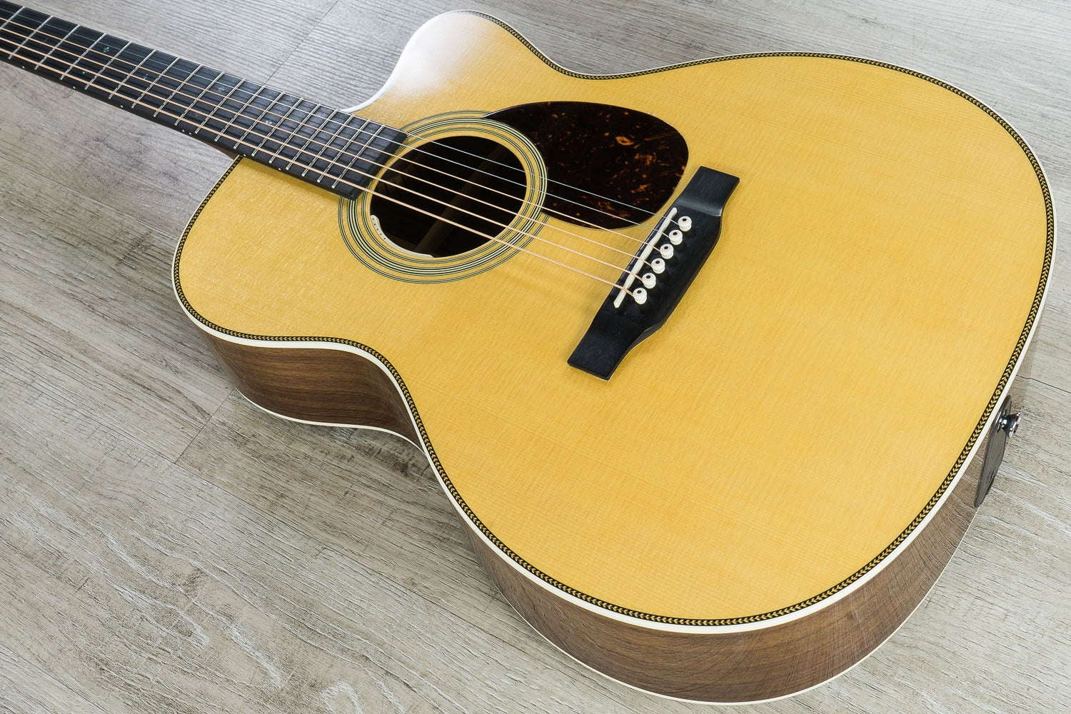 Martin OMC-28E (2018) Acoustic-Electric Guitar, LR Baggs Anthem Electronics, Hard Case - Natural
