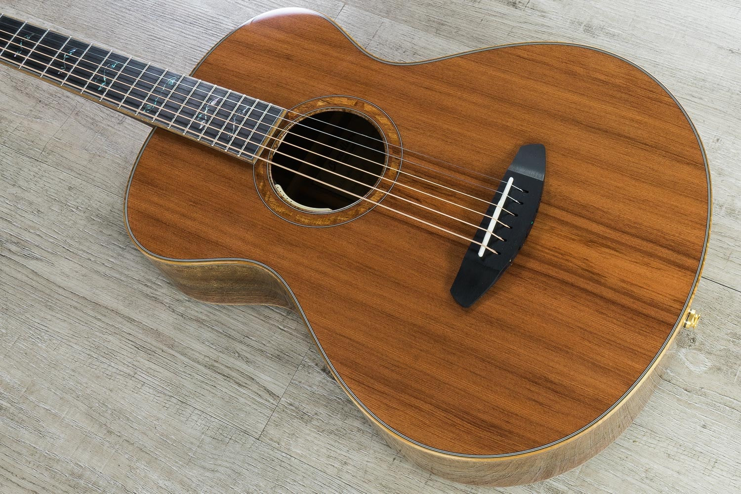 2019 NOS Breedlove 2019 Masterclass Custom Concertina E Acoustic-Electric Guitar, Redwood - Figured Walnut, LR Baggs Anthem Tru-Mic