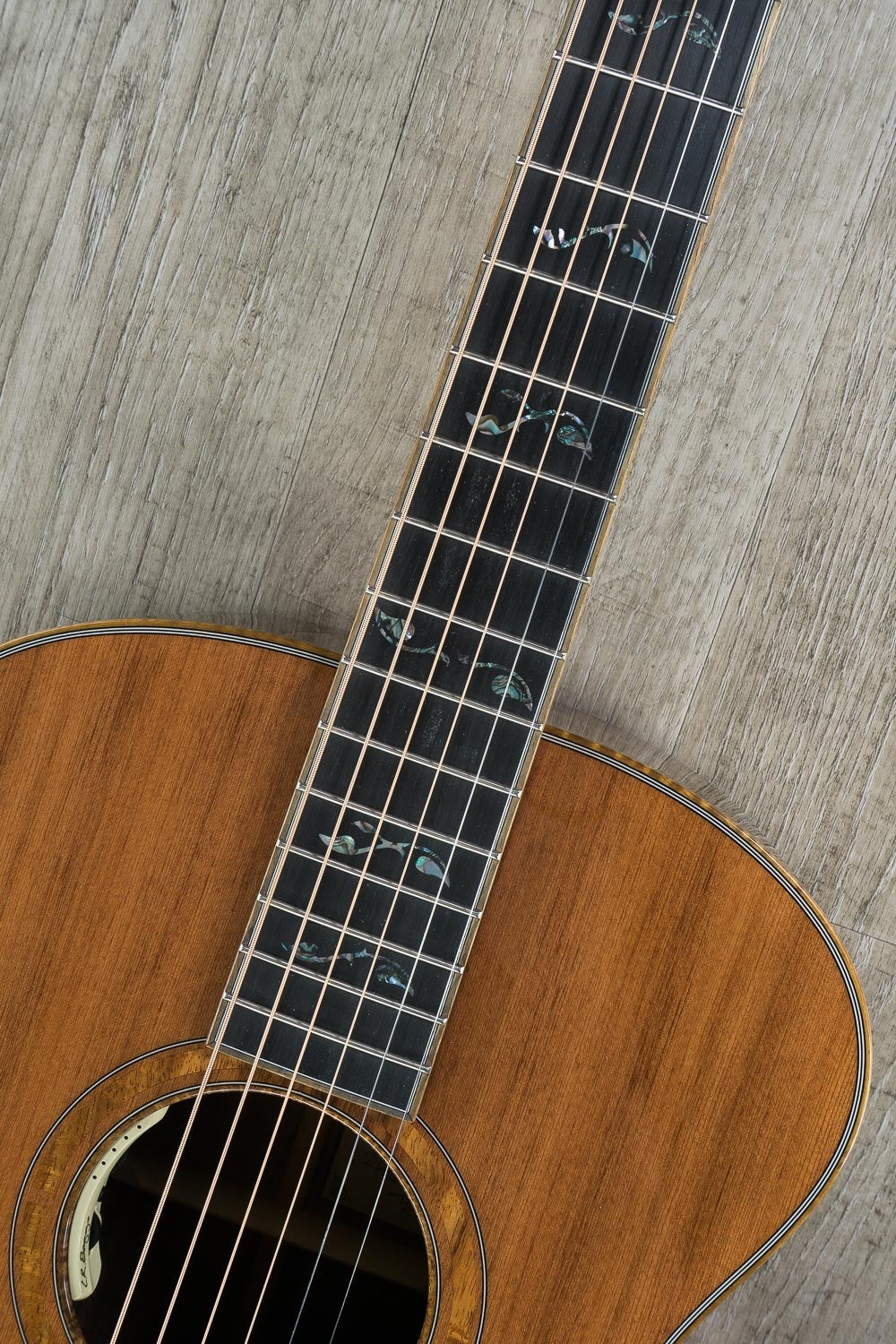 2019 NOS Breedlove 2019 Masterclass Custom Concertina E Acoustic-Electric Guitar, Redwood - Figured Walnut, LR Baggs Anthem Tru-Mic