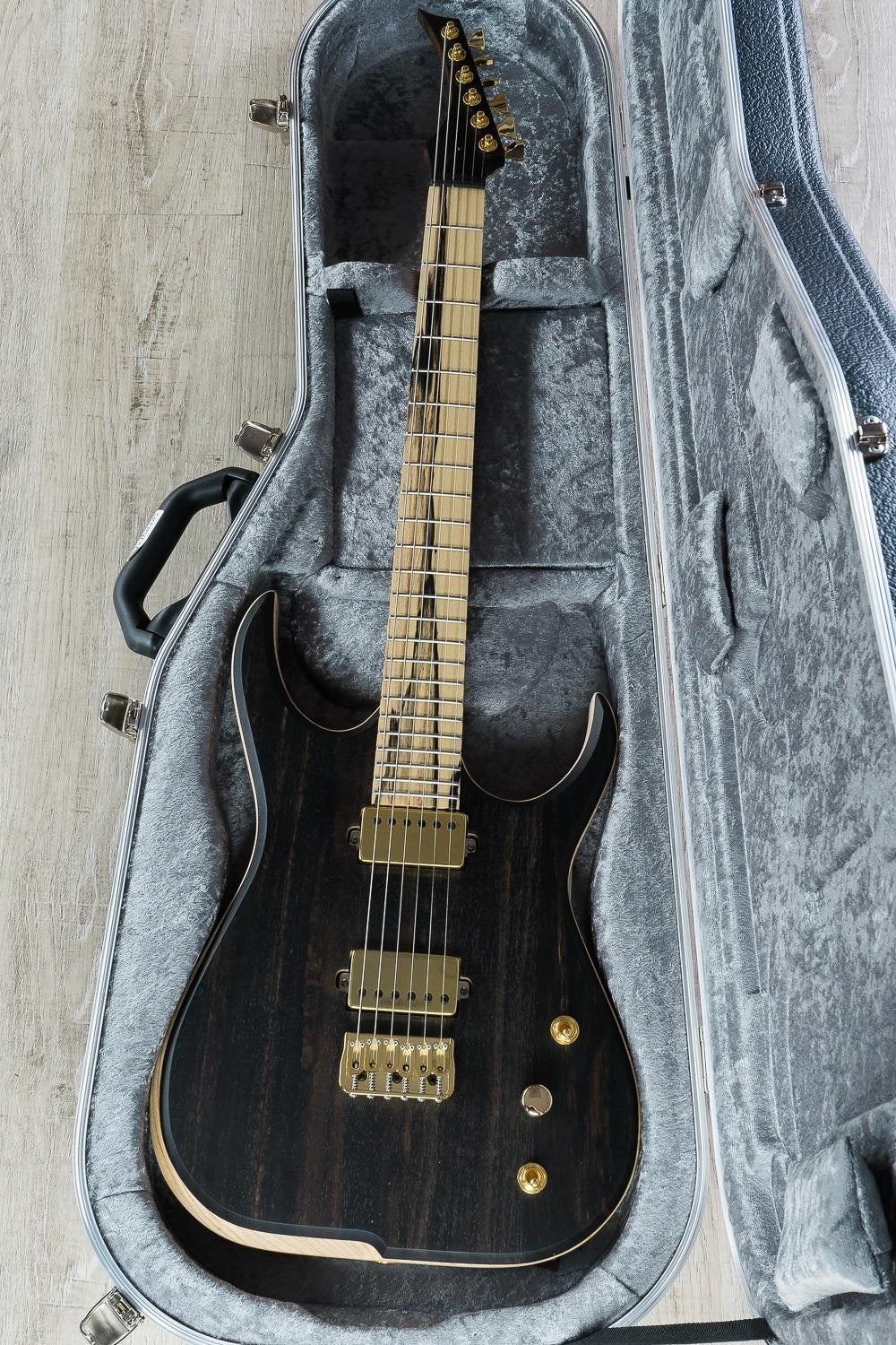 Skervesen Raptor 6 Electric Guitar, Pale Moon Ebony Fretboard, Hard Case - Ebony