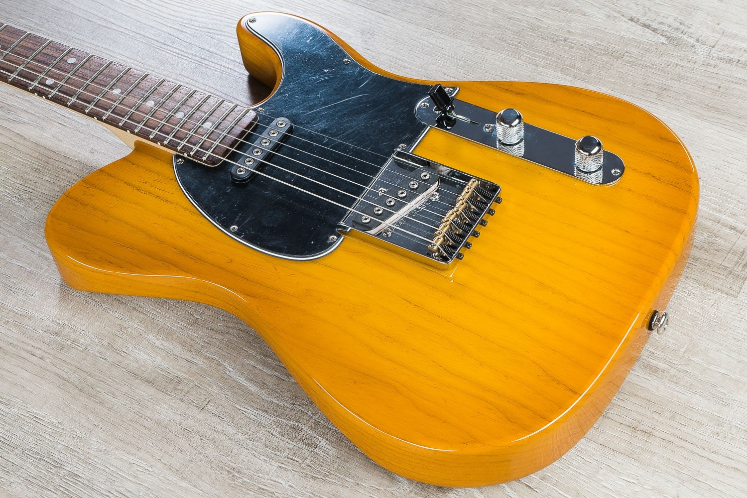 G&L USA ASAT Classic Electric Guitar Rosewood Fretboard with Case - Honeyburst Finish