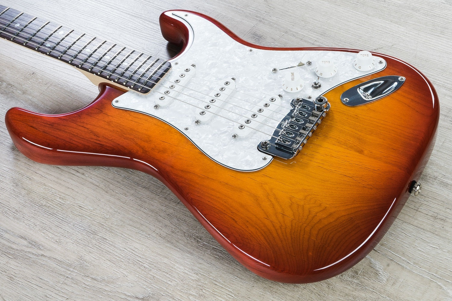 G&L USA S-500 Electric Guitar, Rosewood Fingerboard, Hard Case - Cherryburst