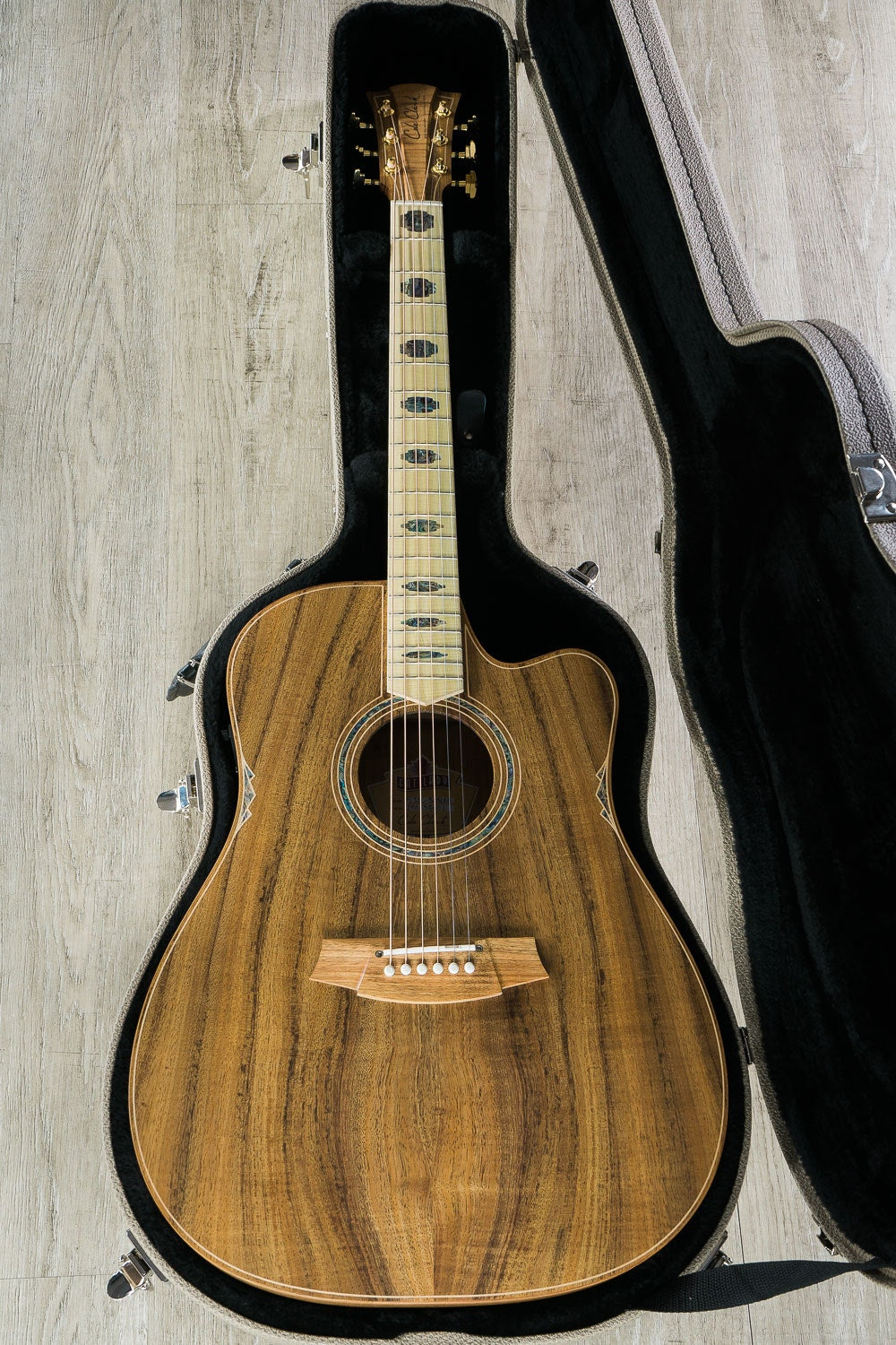 Cole Clark FL3EC-BLBL Fat Lady 3 Acoustic Guitar, Blackwood, Natural