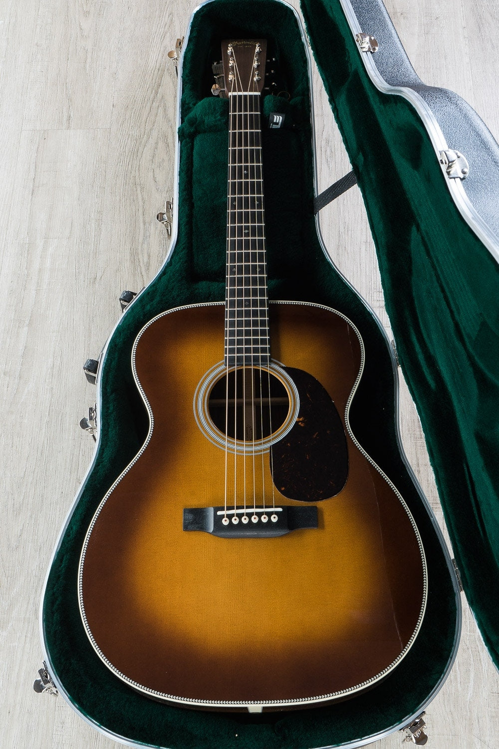 Martin 000-28 Standard Series 6-String Acoustic Guitar, Ebony Fingerboard, Hard Case - Ambertone Finish