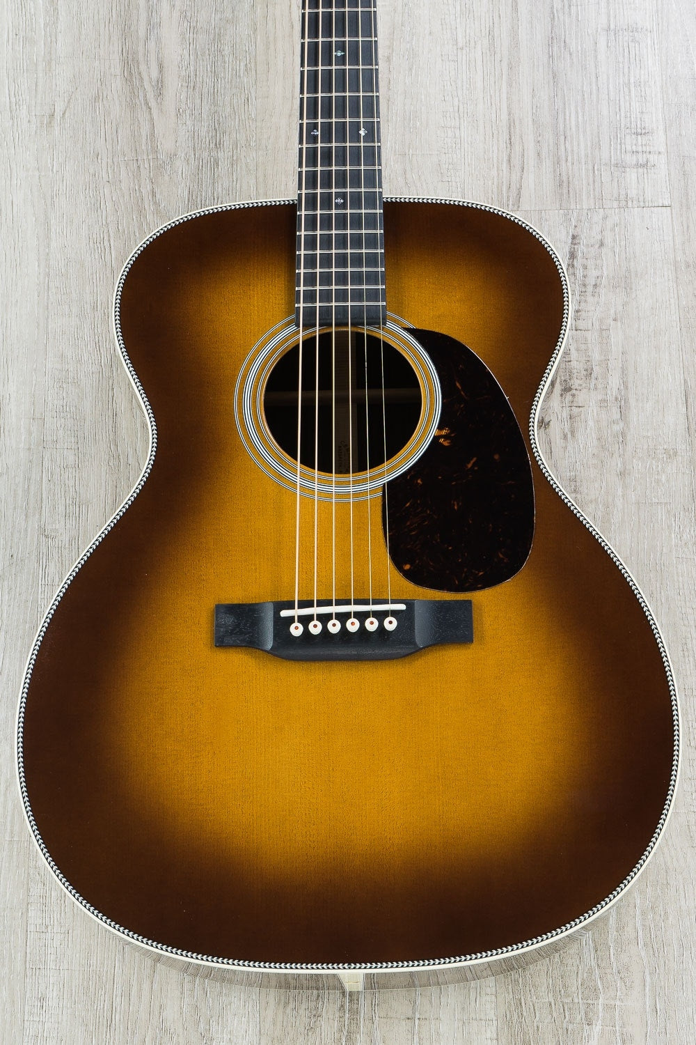 Martin 000-28 Standard Series 6-String Acoustic Guitar, Ebony Fingerboard, Hard Case - Ambertone Finish