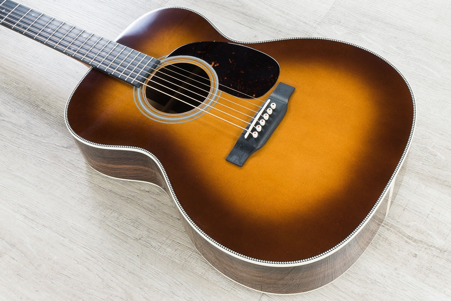 Martin 000-28 Standard Series 6-String Acoustic Guitar, Ebony Fingerboard, Hard Case - Ambertone Finish