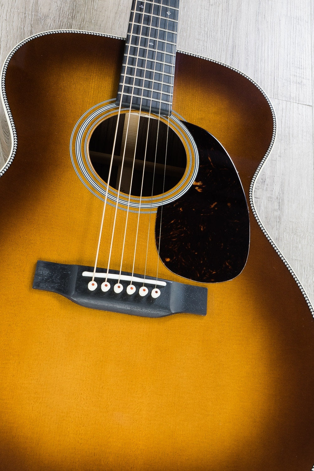 Martin 000-28 Standard Series 6-String Acoustic Guitar, Ebony Fingerboard, Hard Case - Ambertone Finish