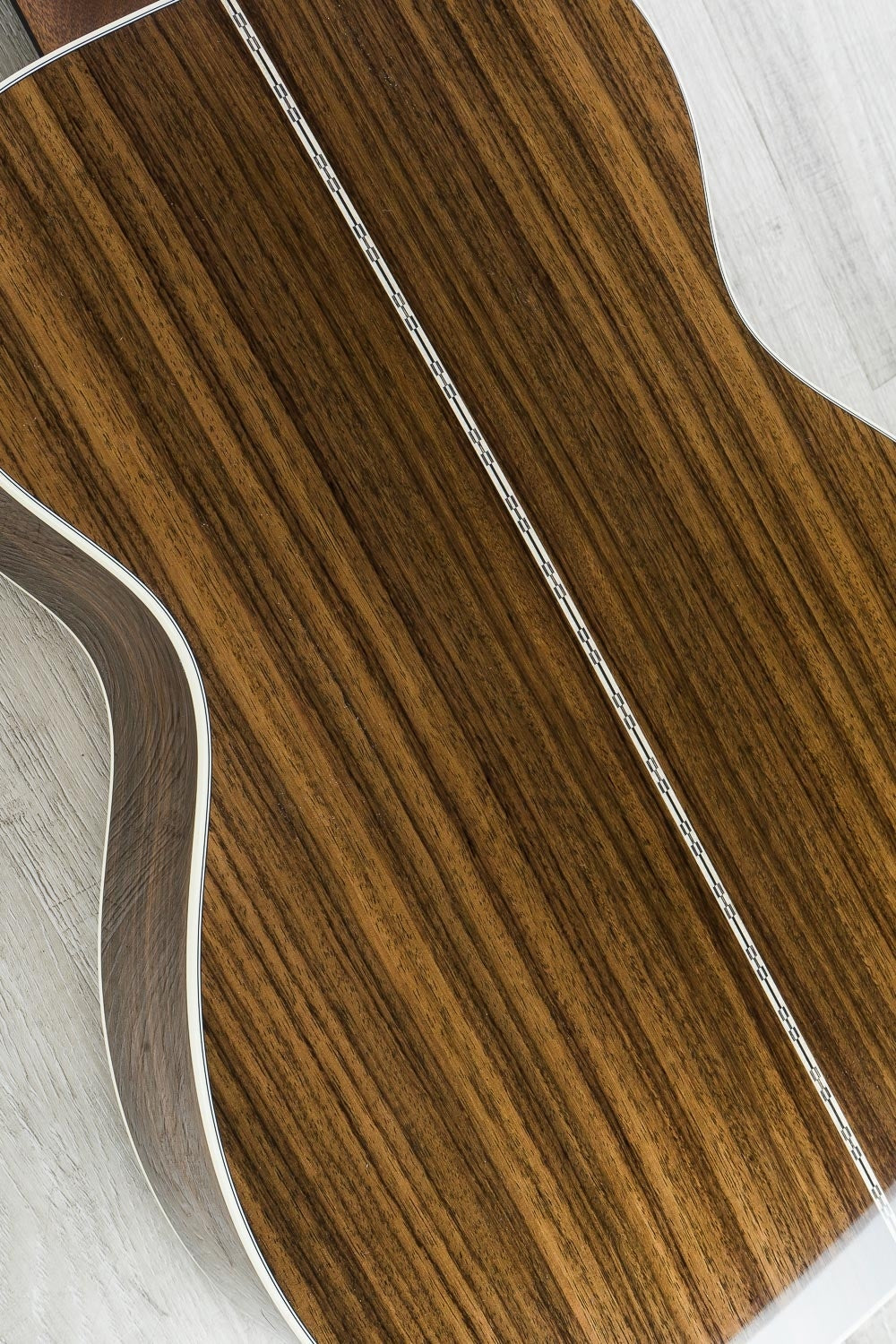 Martin 000-28 Standard Series 6-String Acoustic Guitar, Ebony Fingerboard, Hard Case - Ambertone Finish