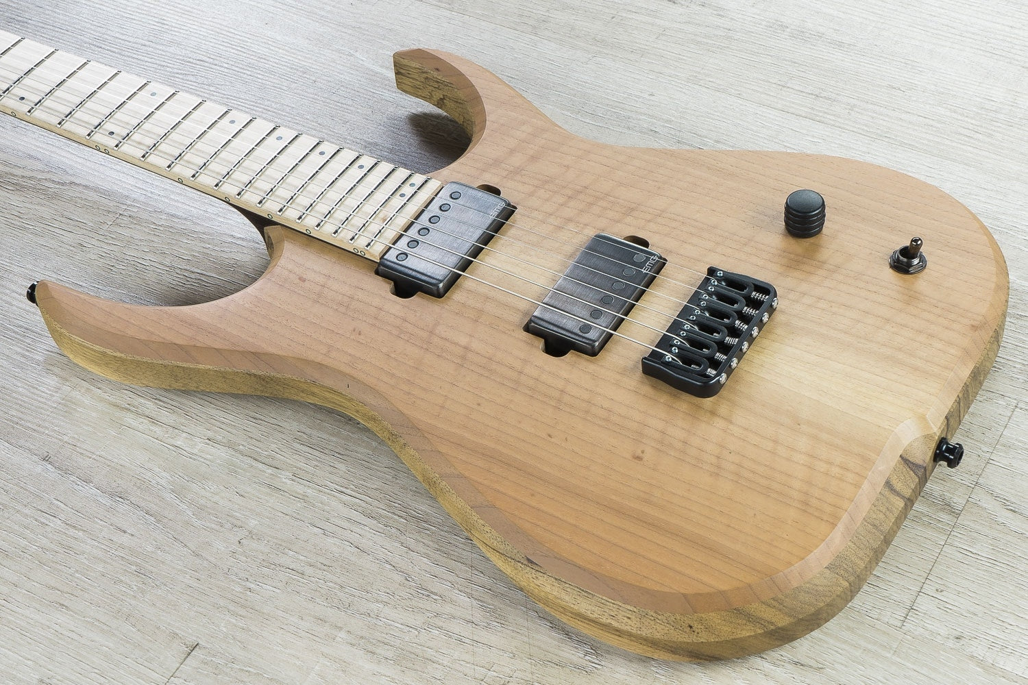 Skervesen Raptor 6 Electric Guitar, Figured Walnut Top, Black Limba Body, Hard Case - Natural