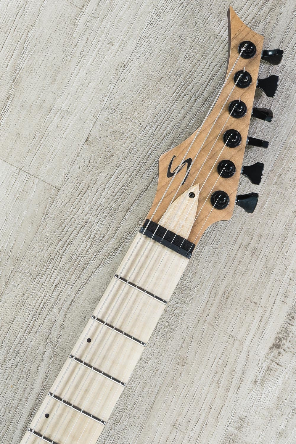 Skervesen Raptor 6 Electric Guitar, Figured Walnut Top, Black Limba Body, Hard Case - Natural