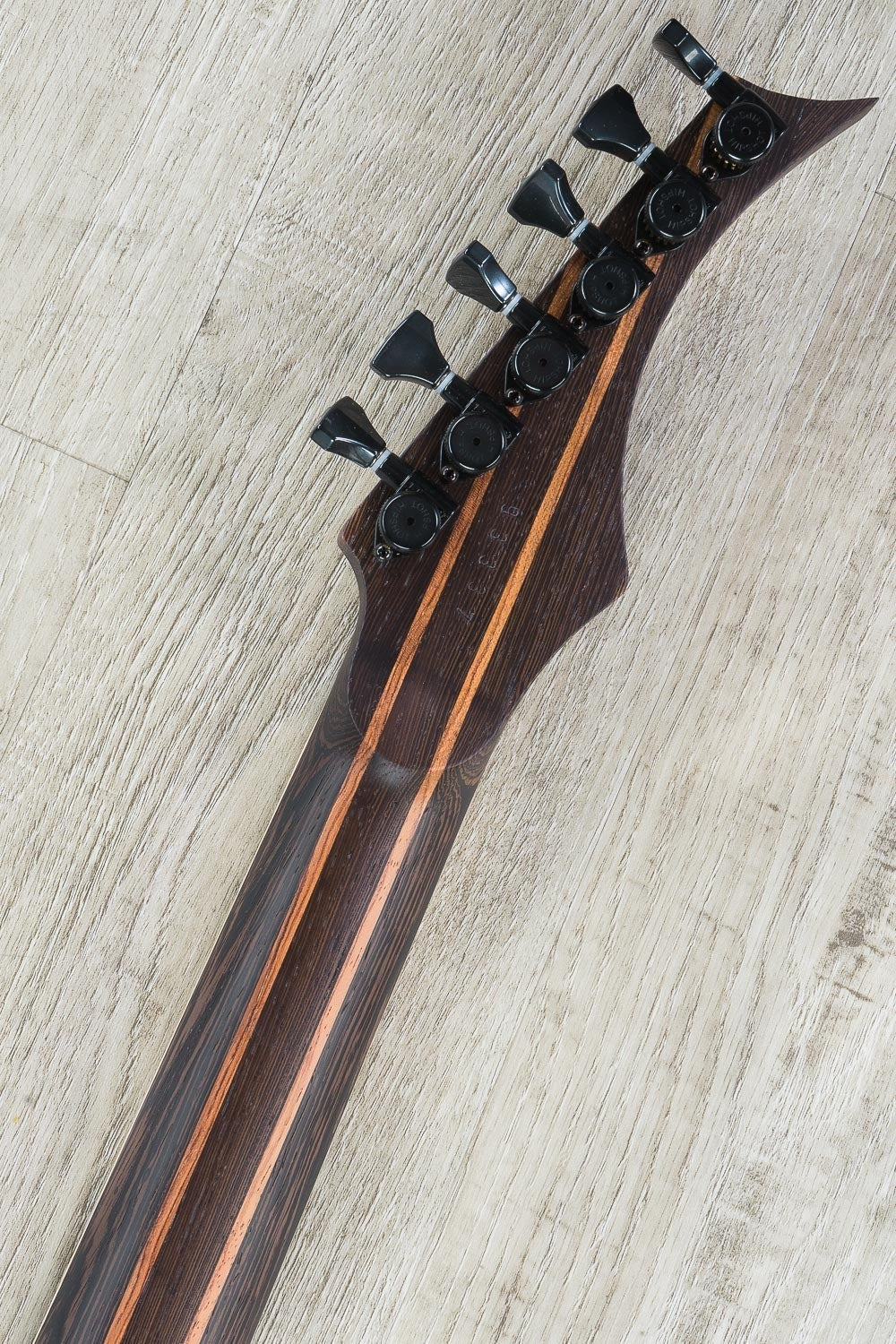 Skervesen Raptor 6 Electric Guitar, Figured Walnut Top, Black Limba Body, Hard Case - Natural
