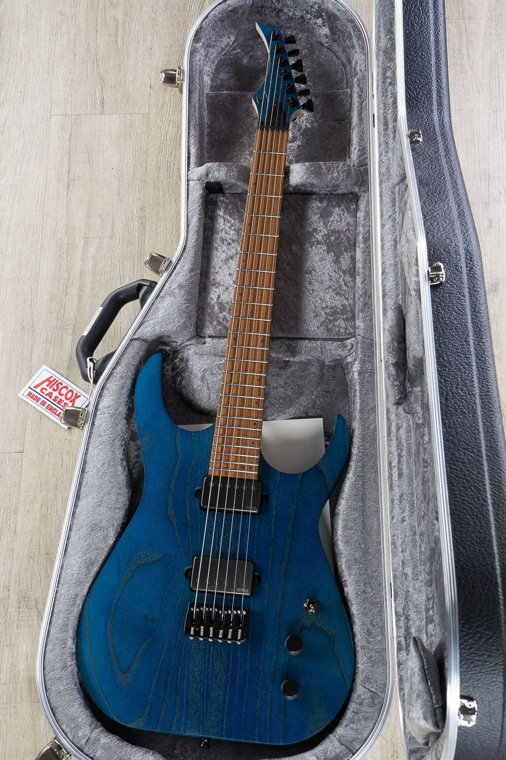 Skervesen Mirage 6 Electric Guitar, Rosewood Santos Fretboard, Hard Case - Blue