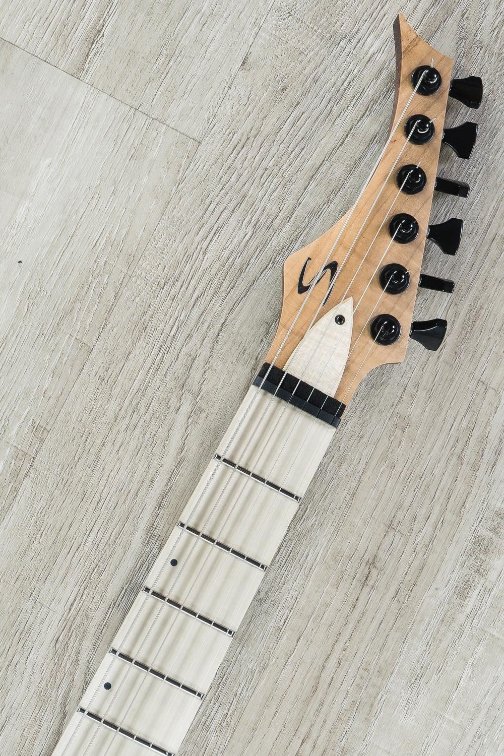 Skervesen Raptor 6 Electric Guitar, Figured Walnut Top, Khaya Mahogany Body, Hard Case - Natural