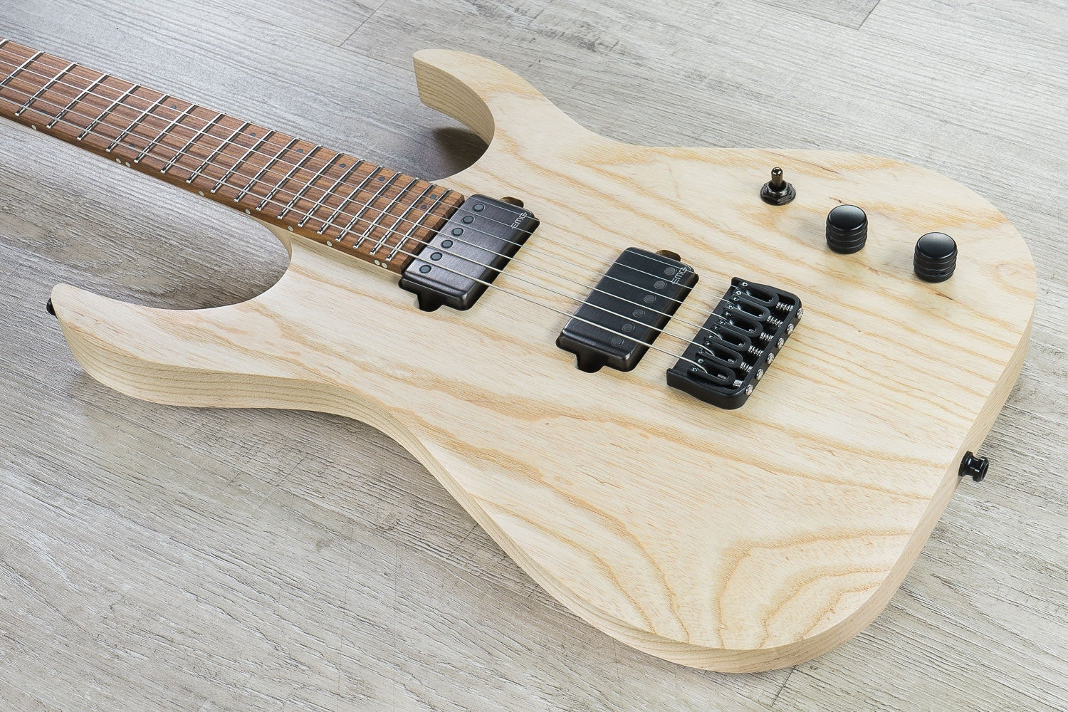 Skervesen Mirage 6 Electric Guitar, Rosewood Santos Fretboard, Hard Case - Natural