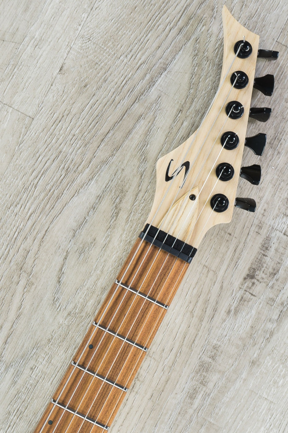 Skervesen Mirage 6 Electric Guitar, Rosewood Santos Fretboard, Hard Case - Natural