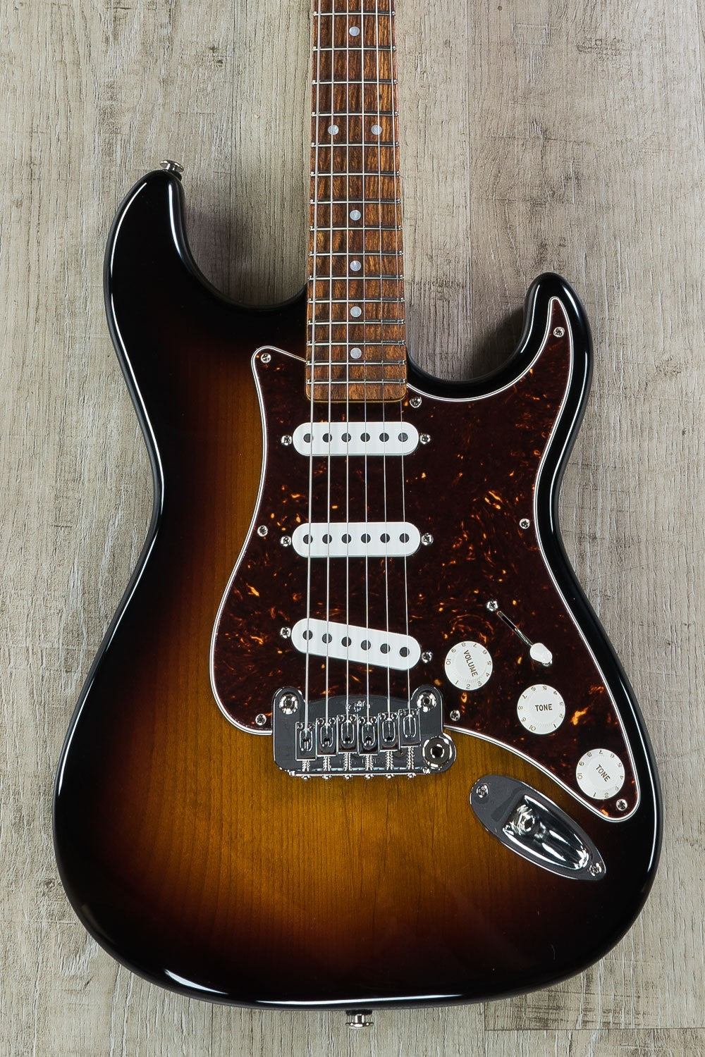 G&L Fullerton Deluxe Legacy SSS Electric Guitar, Caribbean Rosewood Fingerboard, Hard Case - 3-Tone Sunburst