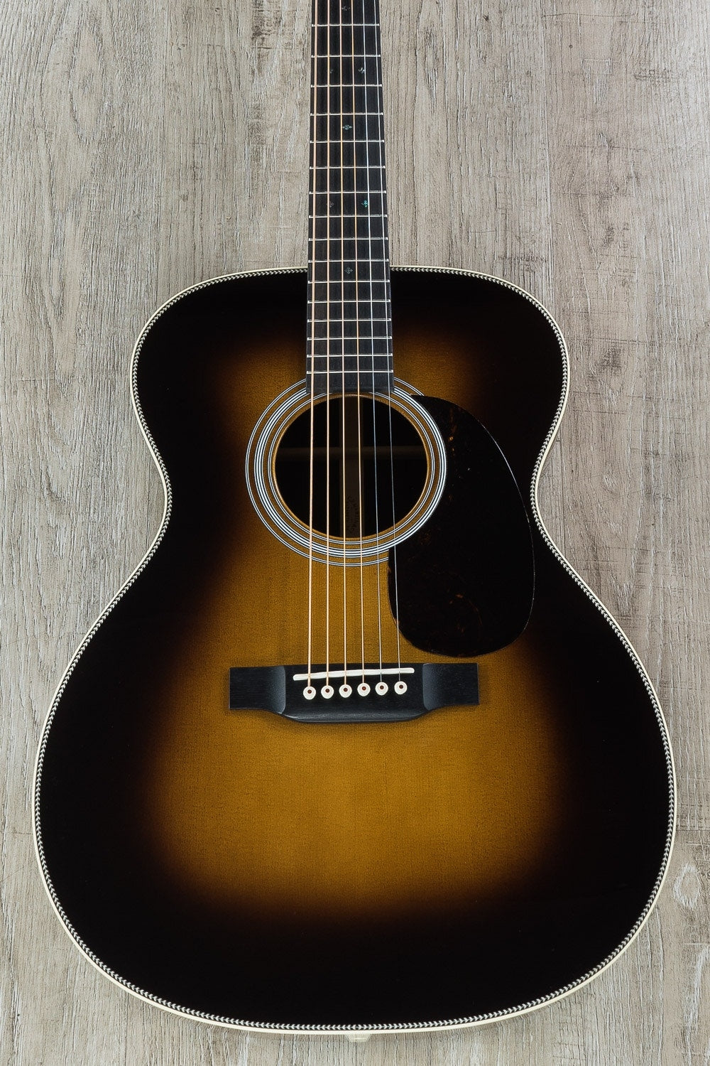 Martin 000-28 6-String Acoustic Guitar, Ebony Fingerboard, Hard Case - Sunburst