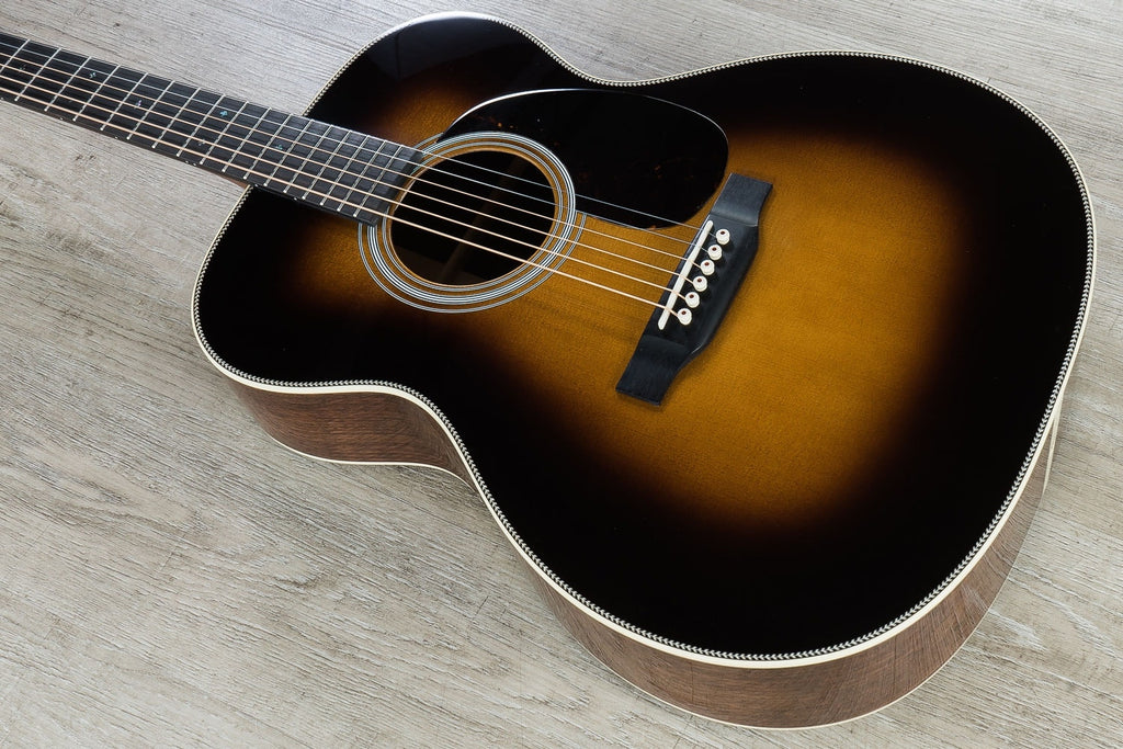 Martin 000-28 6-String Acoustic Guitar, Ebony Fingerboard, Hard Case - Sunburst