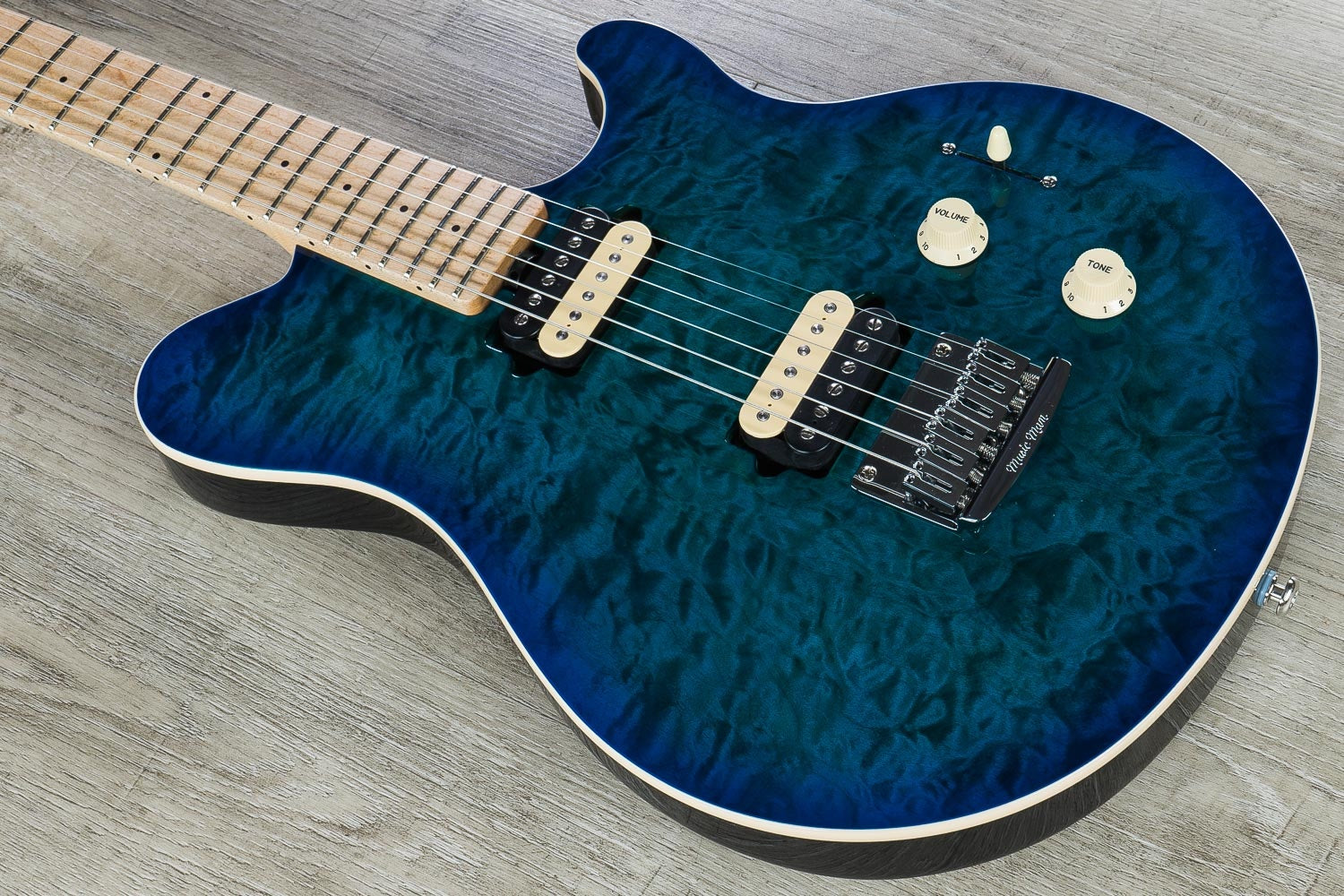 Ernie Ball Music Man Axis Super Sport Electric Guitar, Maple Neck with Matching Headstock, Hard Case - Balboa Blue Burst Quilt
