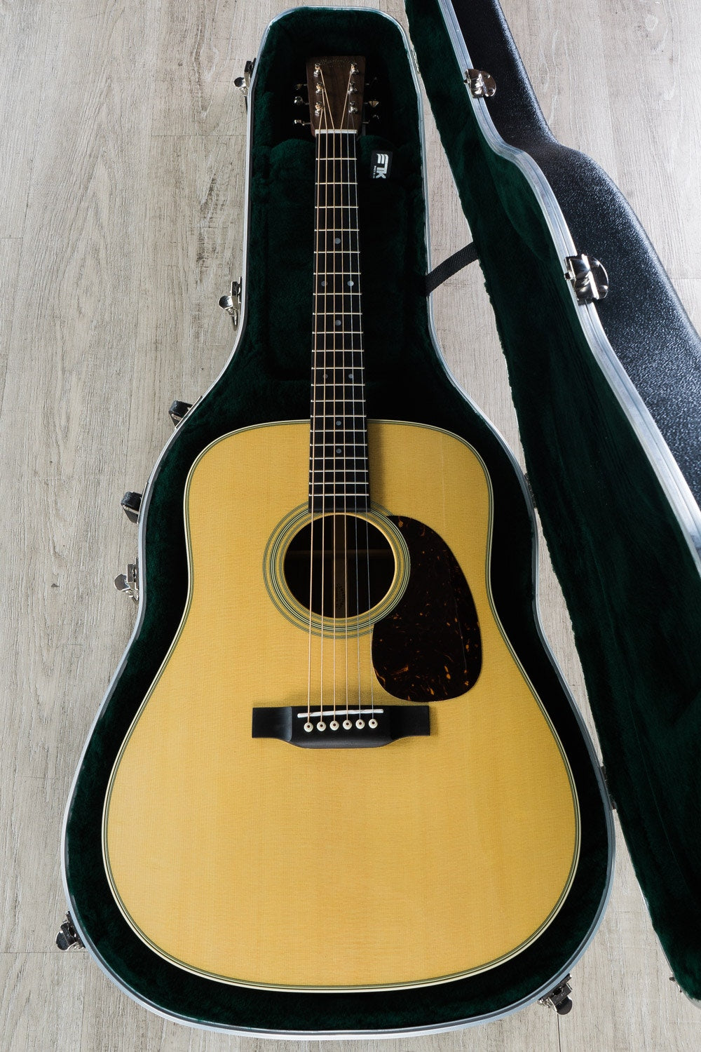 Martin Standard Series D-28 Acoustic Guitar, Spruce Top, Rosewood Back, Ebony Board