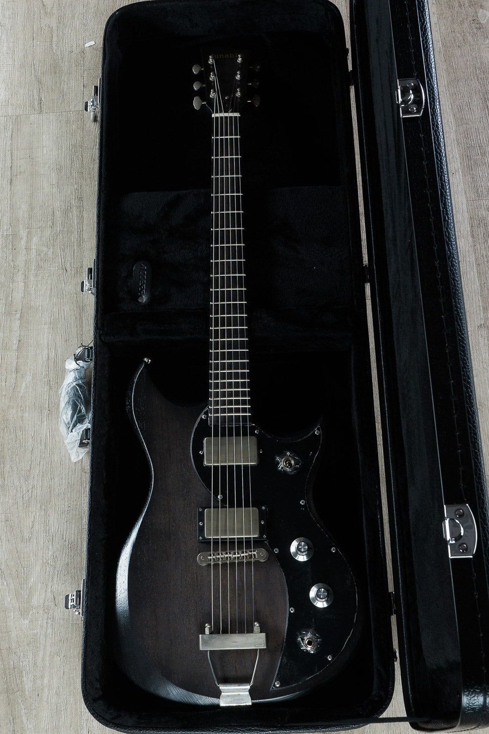 Dunable Cyclops Electric Guitar, Maple Fretboard, Hard Case - Black Burst